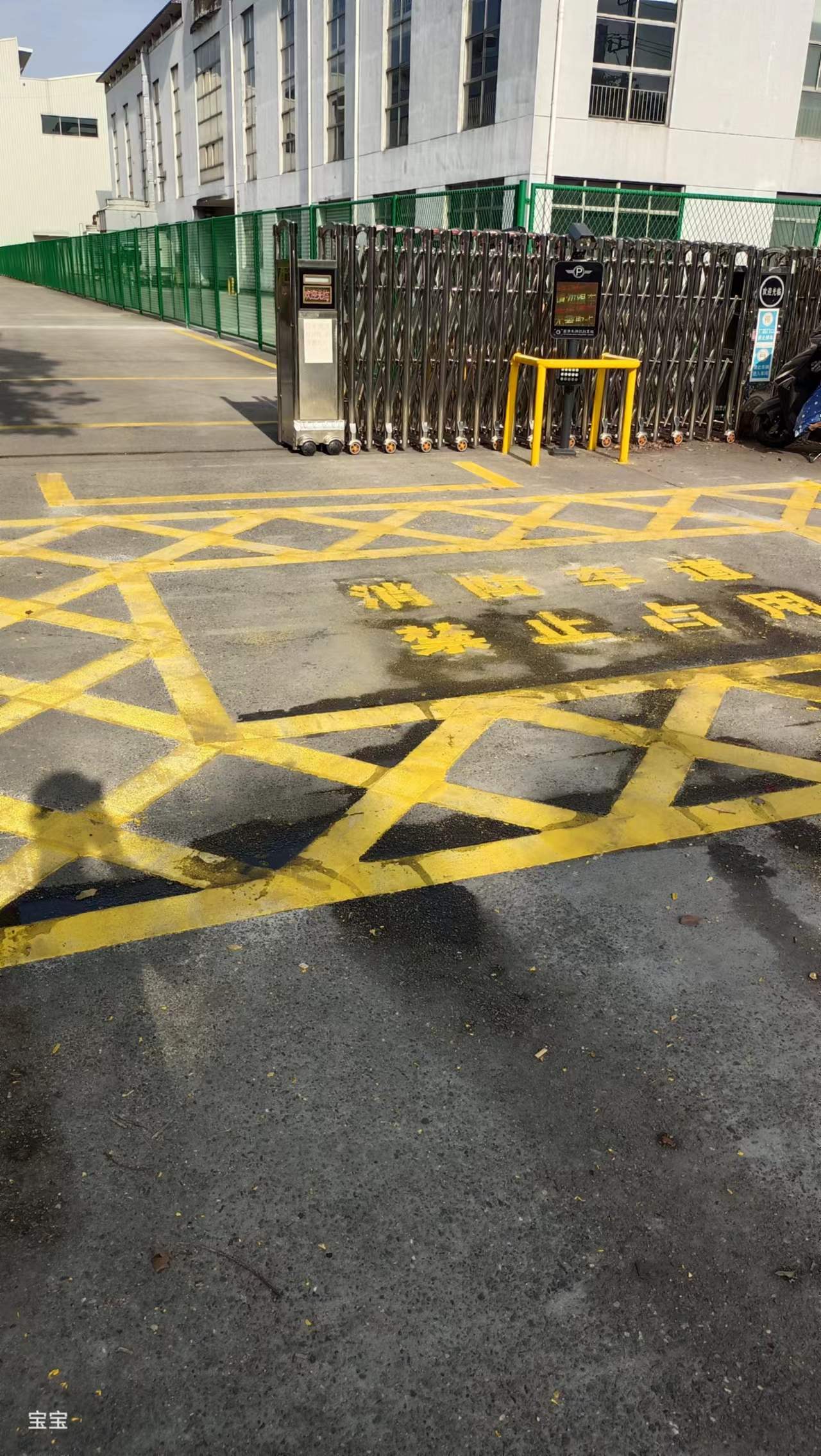 鄂温克马路划线